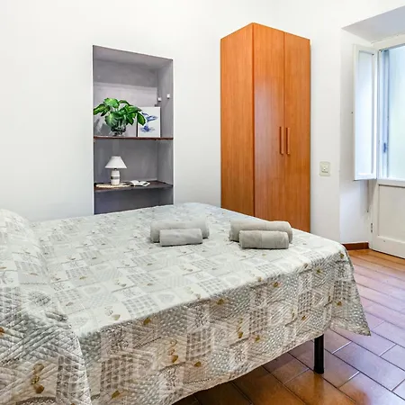 Cozy House With Garden In Downtown Διαμέρισμα